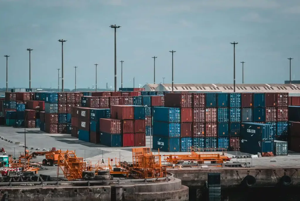 Plan de chargement d'un conteneur dans un port