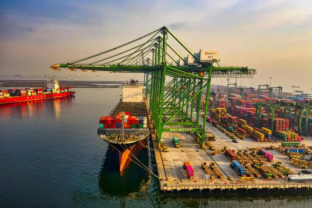 Transport maritime de marchandises dans un port